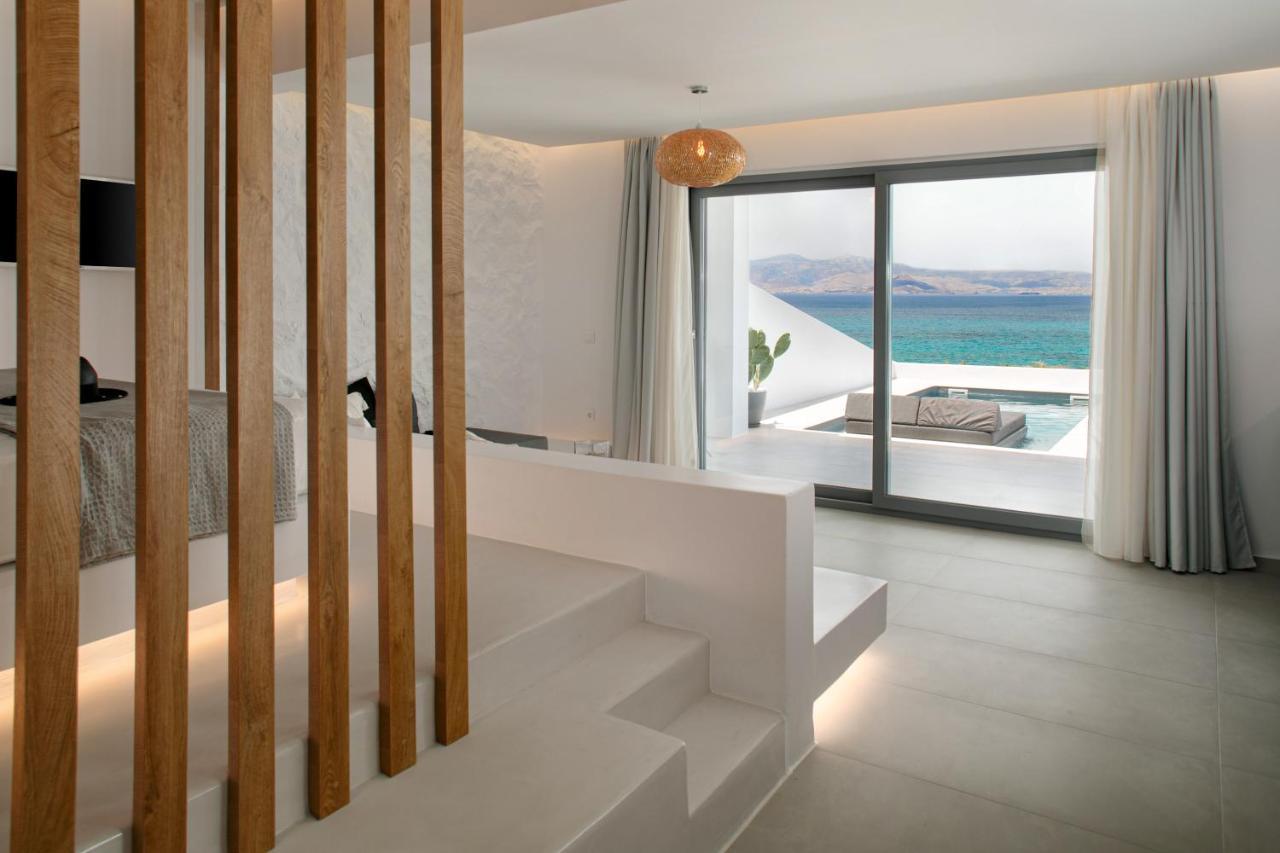 Seanfinity Beachfront Suites Mikri Vigla Extérieur photo