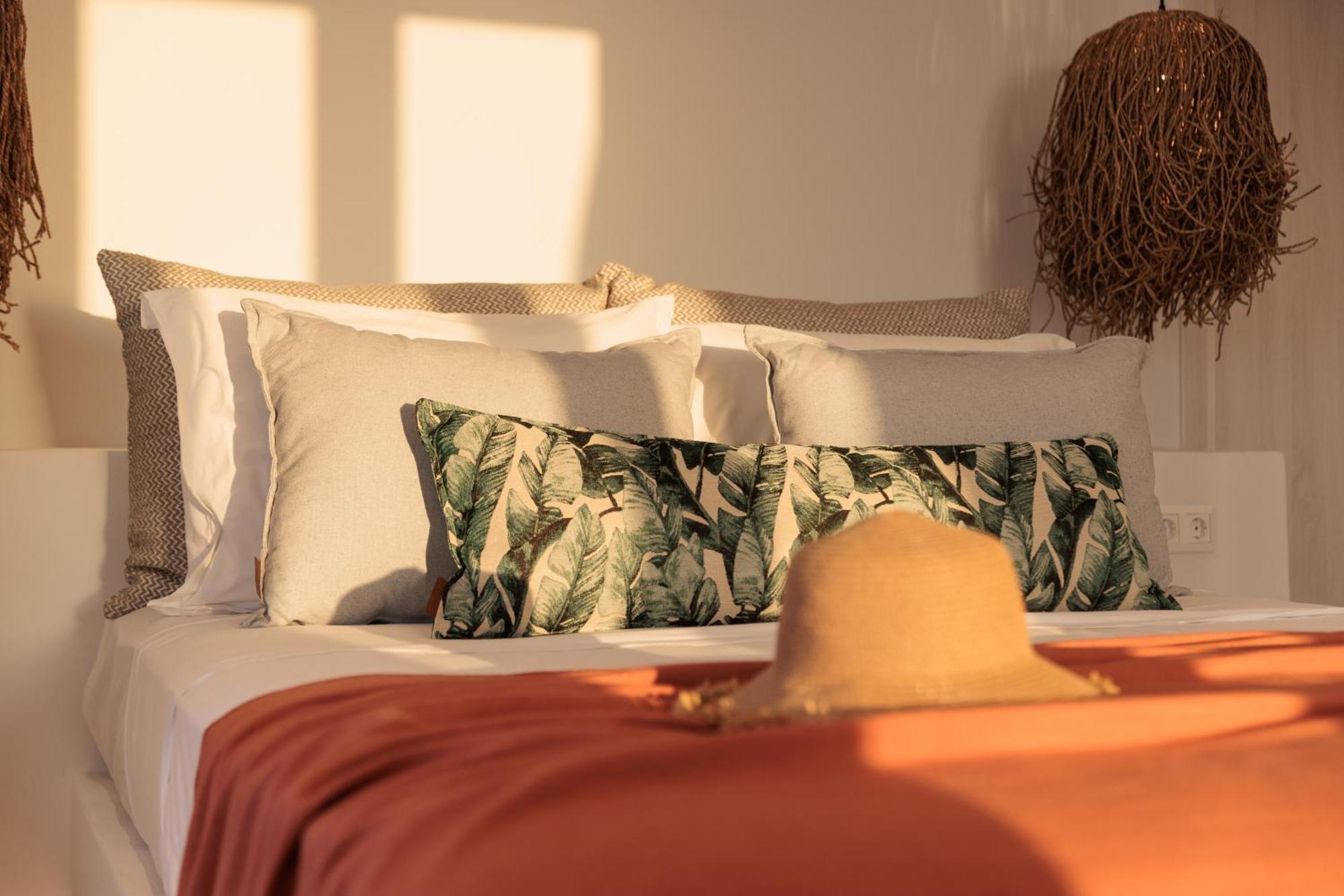 Seanfinity Beachfront Suites Mikri Vigla Extérieur photo