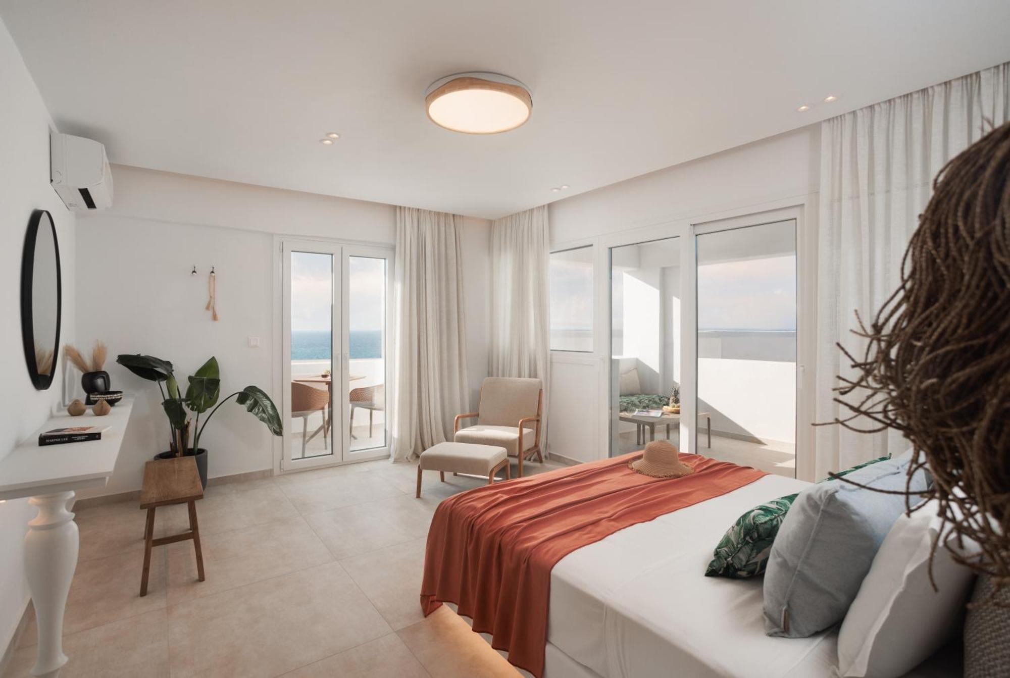Seanfinity Beachfront Suites Mikri Vigla Extérieur photo