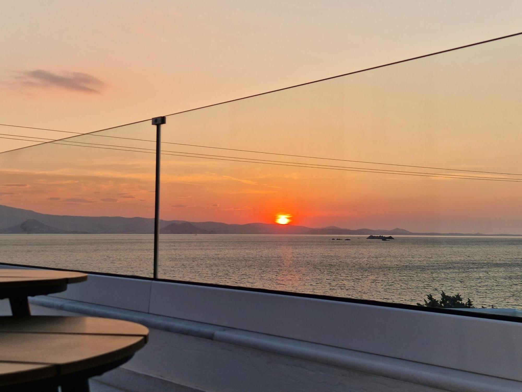 Seanfinity Beachfront Suites Mikri Vigla Chambre photo